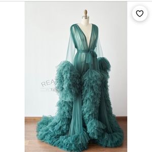 reselling this dress. worn once for a photo shoot